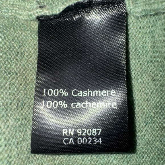 Saks Fifth Avenue COLLECTION Cashmere Quarter-Zip Sweater. Size Medium NWOT - Picture 5 of 11